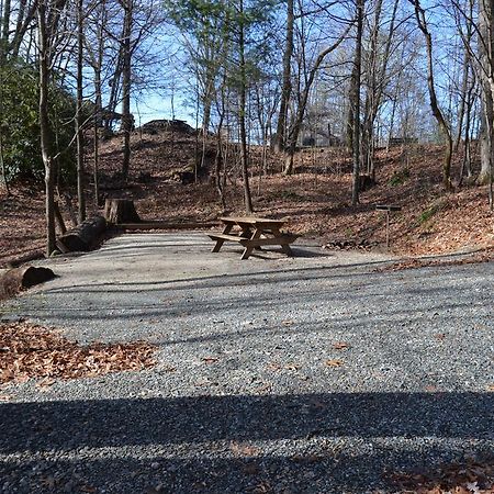 Linville Falls Campground, Rv Park, And Cabins Exteriör bild