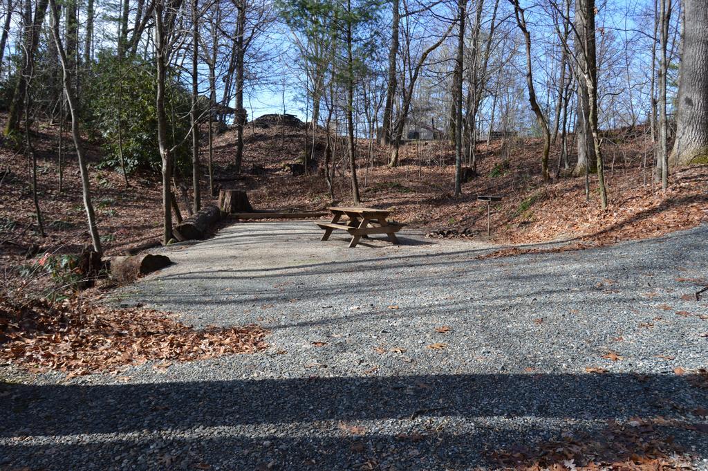 Linville Falls Campground, Rv Park, And Cabins Exteriör bild