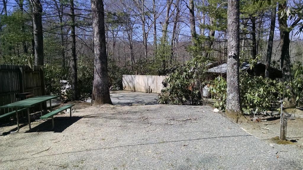 Linville Falls Campground, Rv Park, And Cabins Exteriör bild
