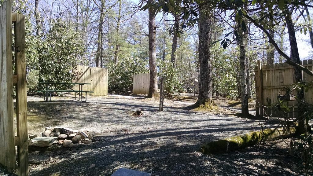 Linville Falls Campground, Rv Park, And Cabins Exteriör bild