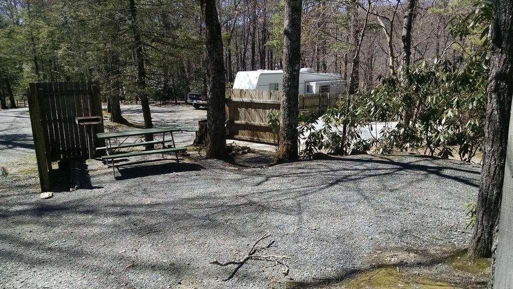 Linville Falls Campground, Rv Park, And Cabins Exteriör bild