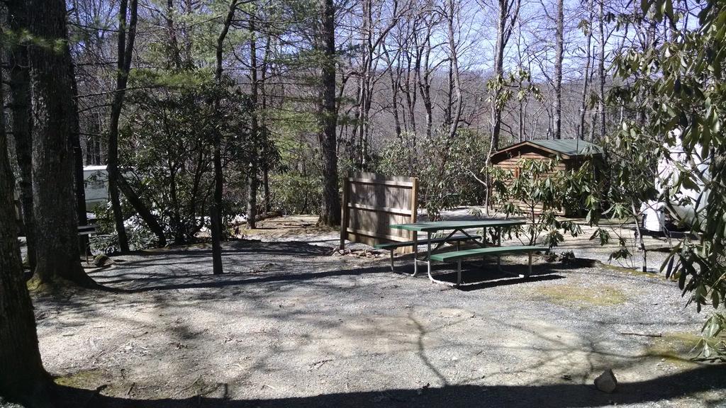 Linville Falls Campground, Rv Park, And Cabins Exteriör bild
