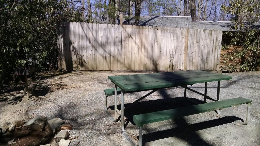 Linville Falls Campground, Rv Park, And Cabins Exteriör bild