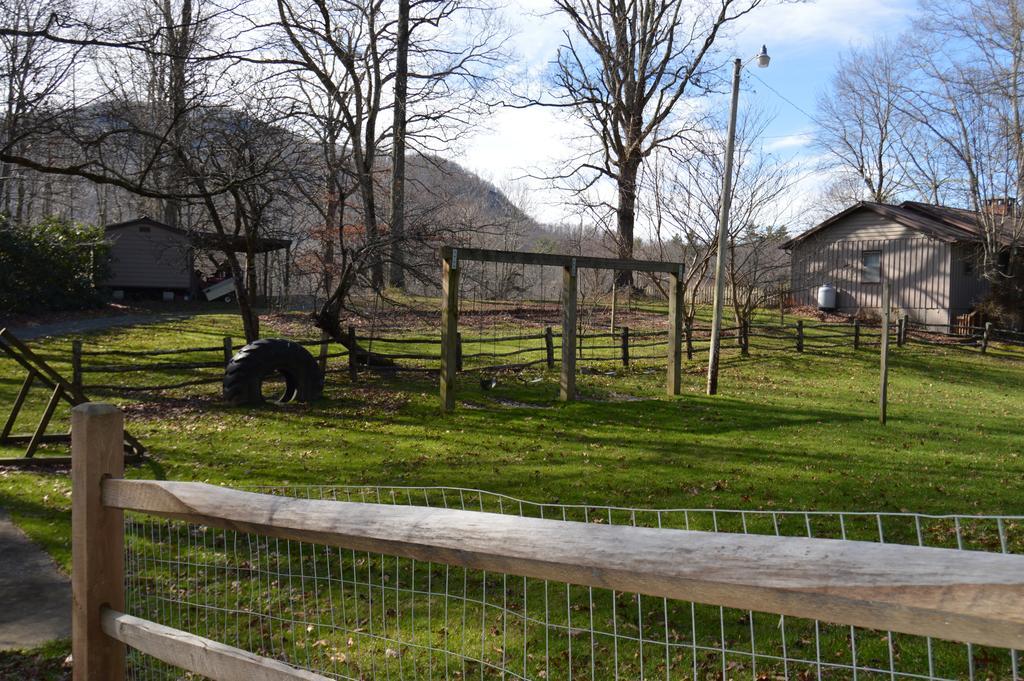 Linville Falls Campground, Rv Park, And Cabins Exteriör bild