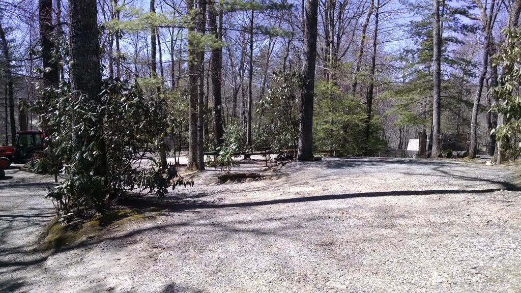 Linville Falls Campground, Rv Park, And Cabins Exteriör bild