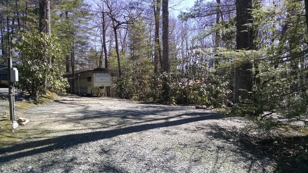 Linville Falls Campground, Rv Park, And Cabins Exteriör bild