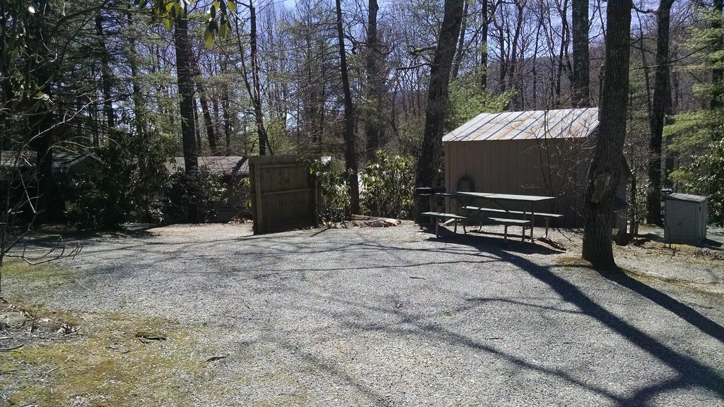 Linville Falls Campground, Rv Park, And Cabins Exteriör bild