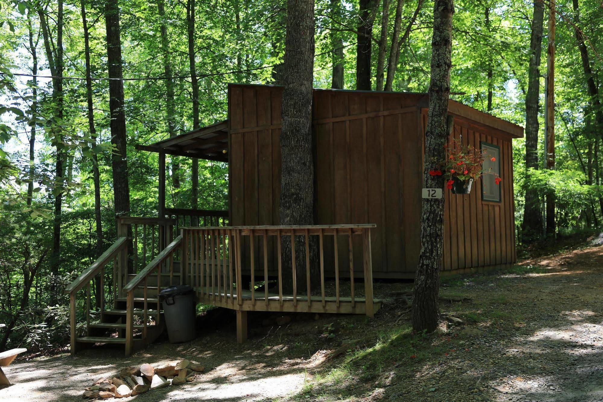 Linville Falls Campground, Rv Park, And Cabins Exteriör bild