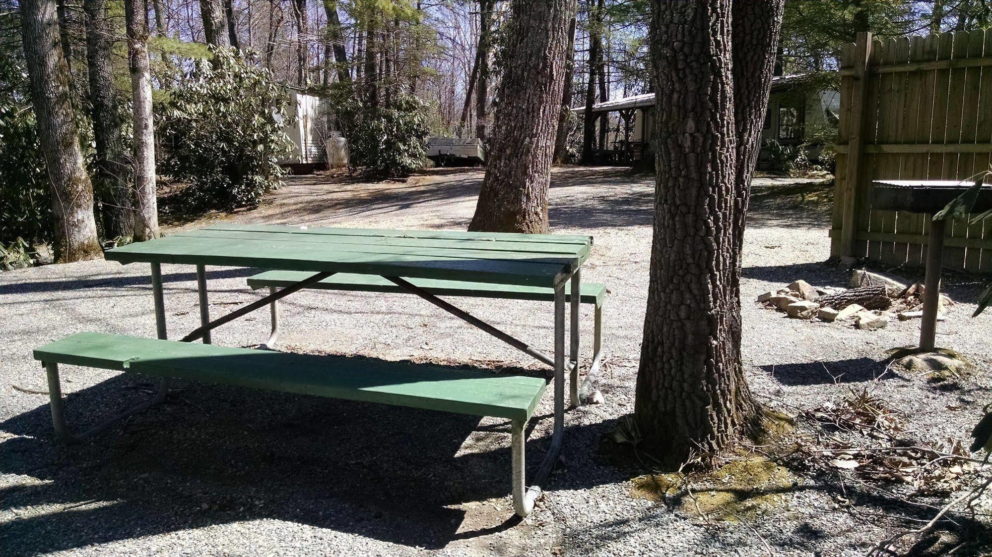 Linville Falls Campground, Rv Park, And Cabins Exteriör bild