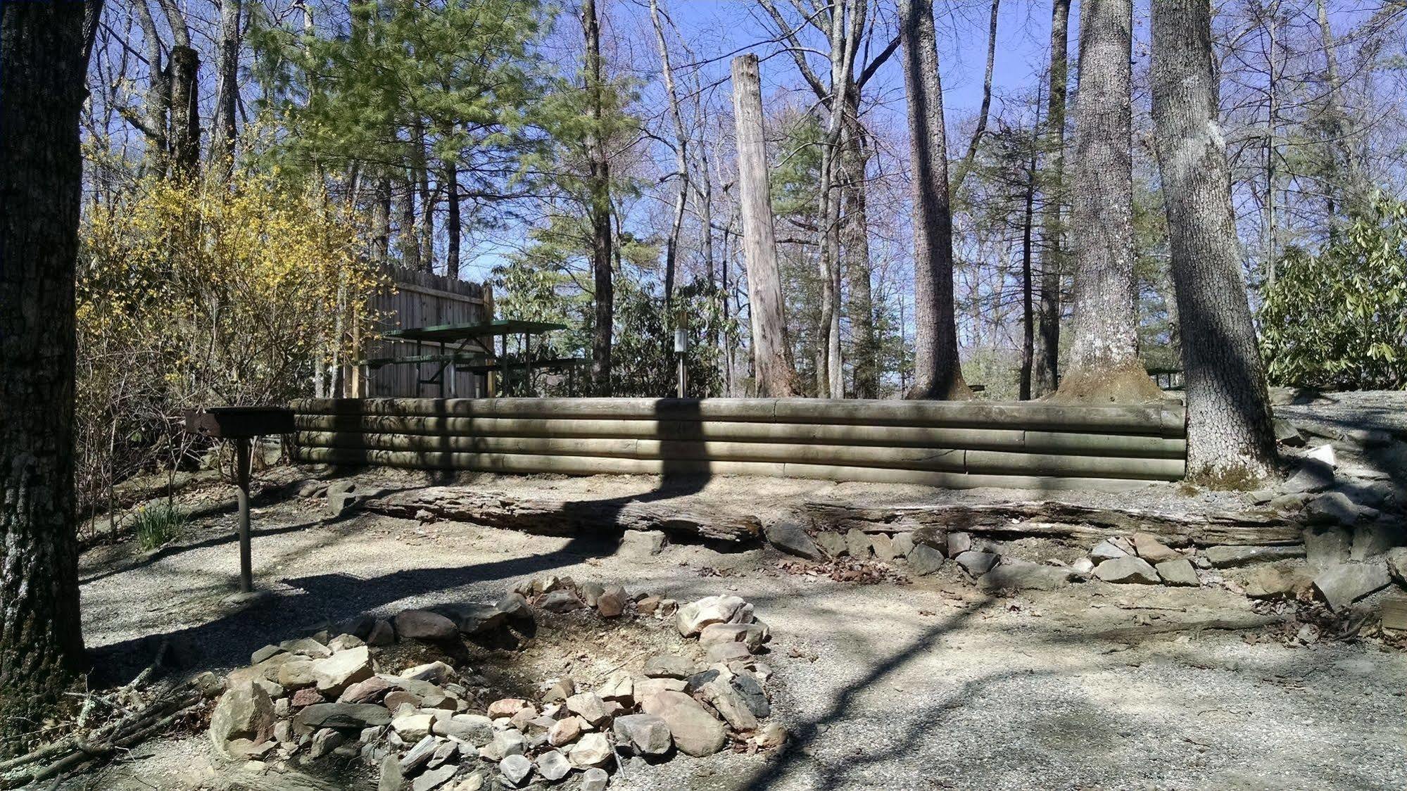 Linville Falls Campground, Rv Park, And Cabins Exteriör bild