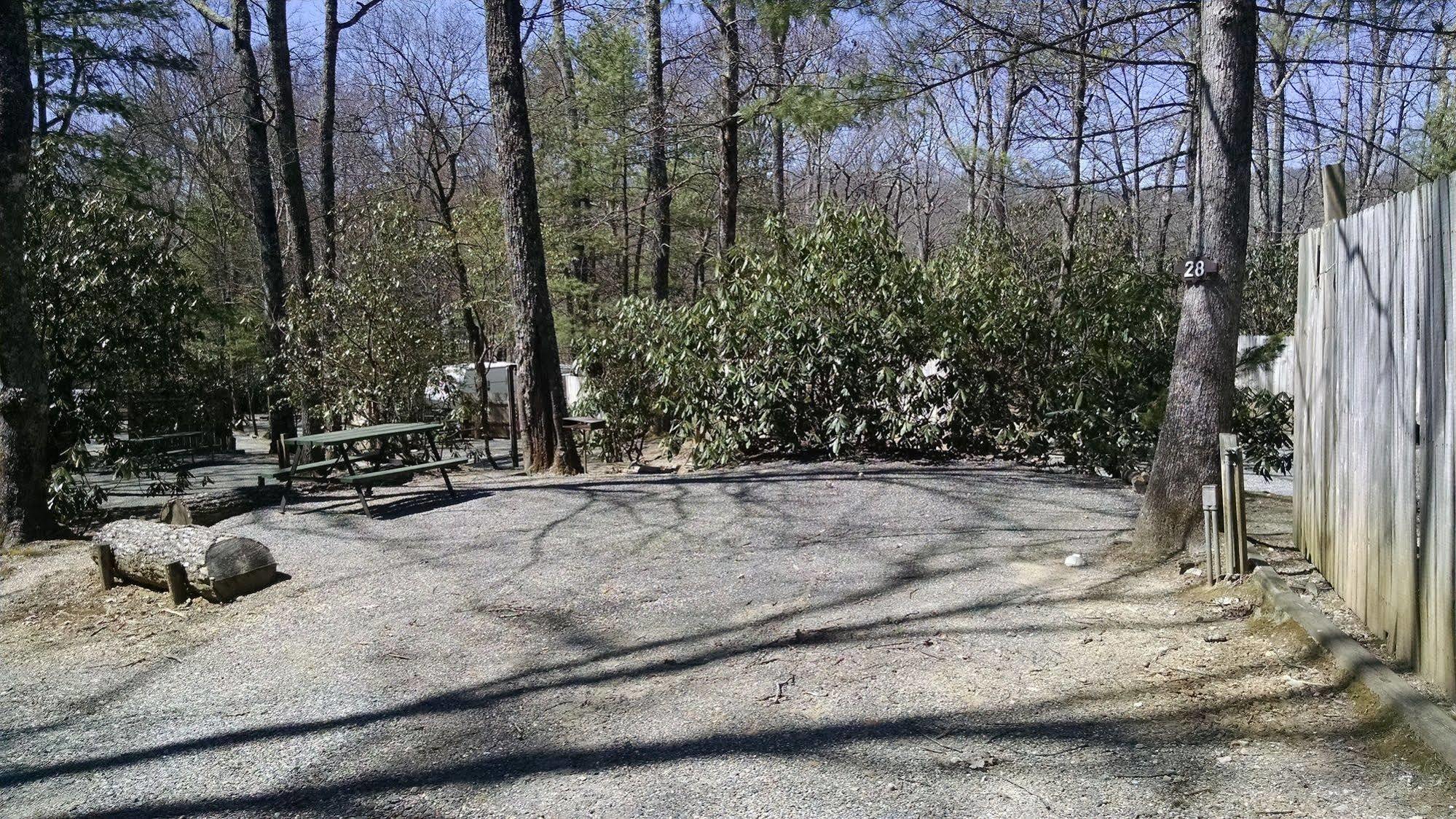 Linville Falls Campground, Rv Park, And Cabins Exteriör bild