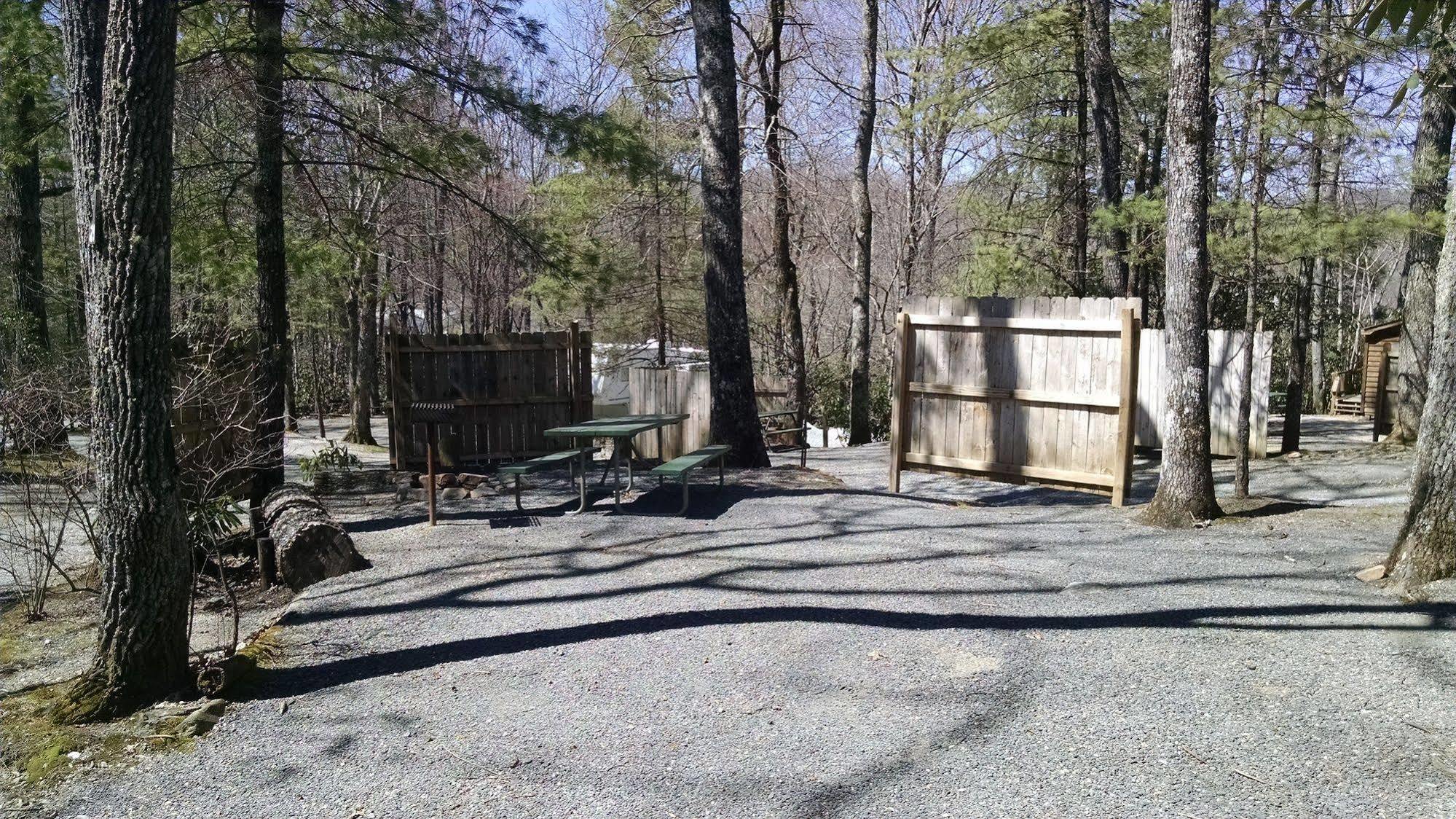 Linville Falls Campground, Rv Park, And Cabins Exteriör bild