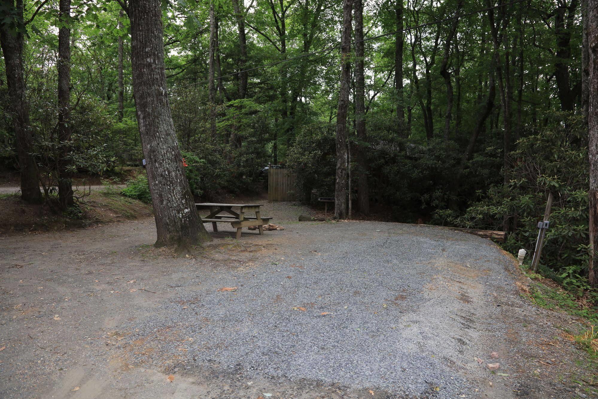 Linville Falls Campground, Rv Park, And Cabins Exteriör bild