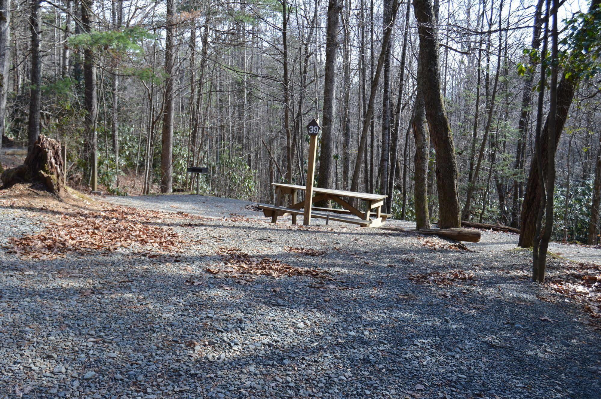 Linville Falls Campground, Rv Park, And Cabins Exteriör bild
