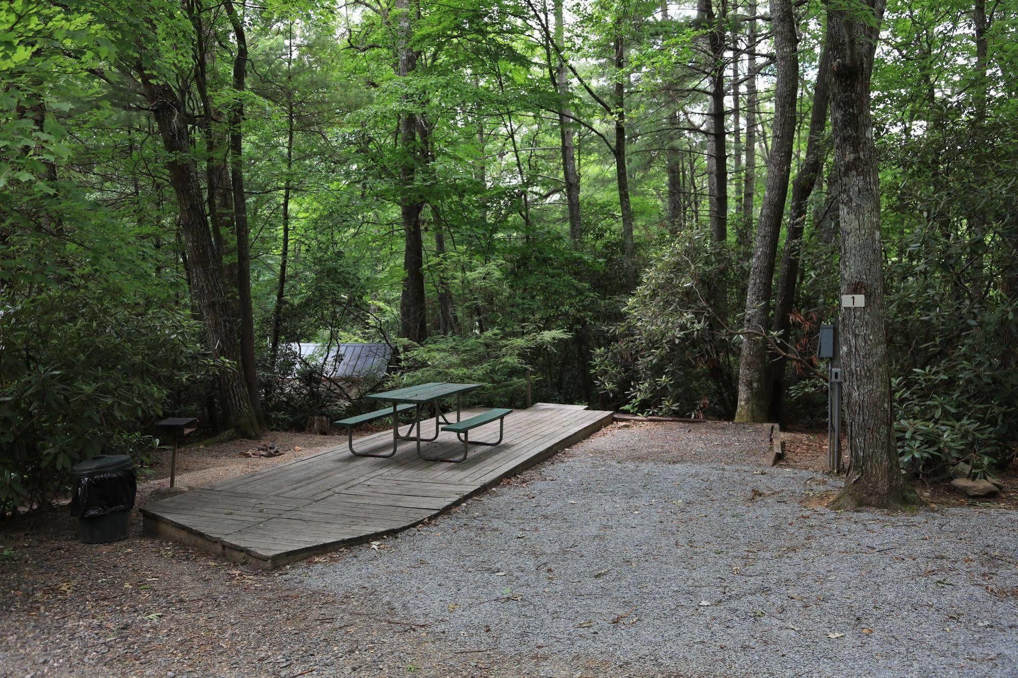 Linville Falls Campground, Rv Park, And Cabins Exteriör bild